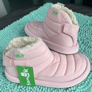Girls winter boots Sanuk size 5